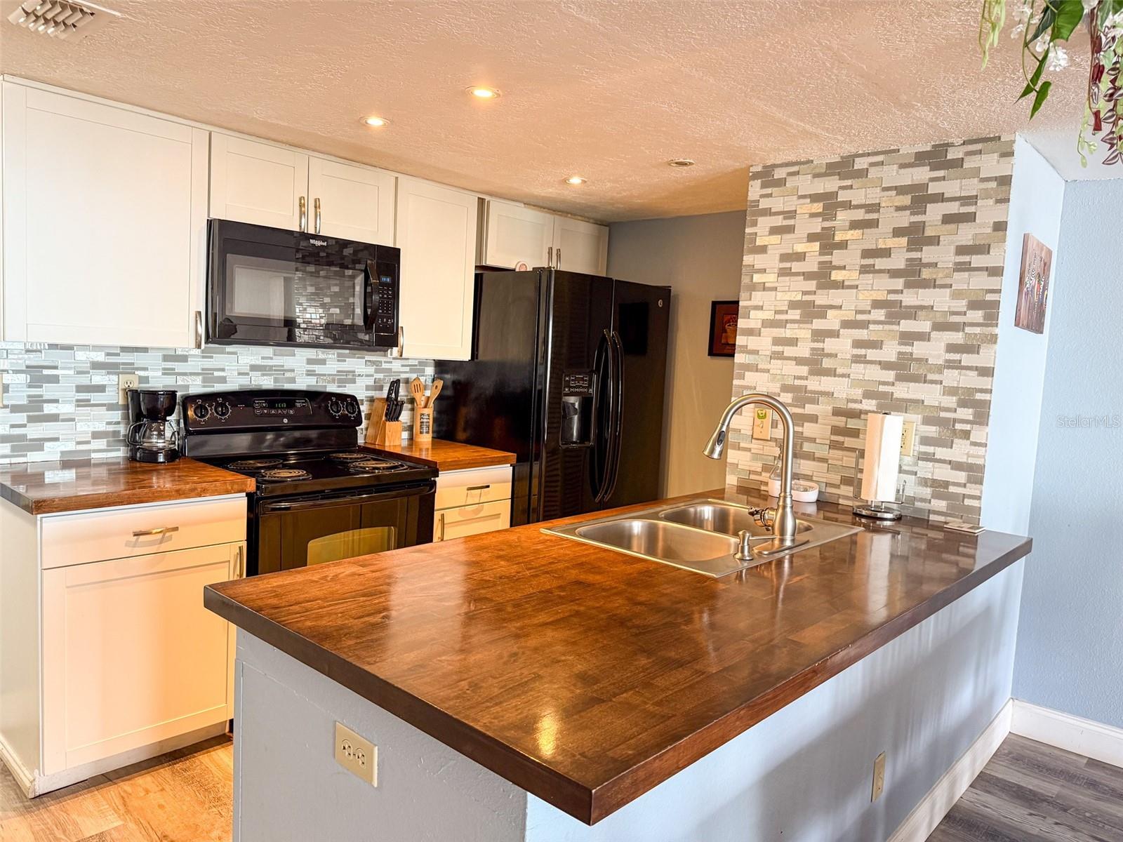 Image 3 of 40 For 2731 Poinciana Boulevard 105