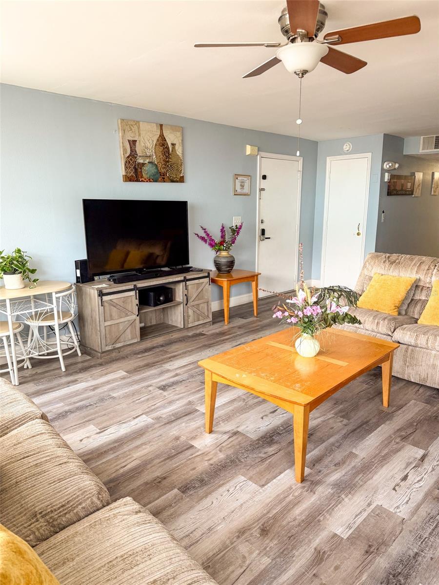 Image 5 of 40 For 2731 Poinciana Boulevard 105