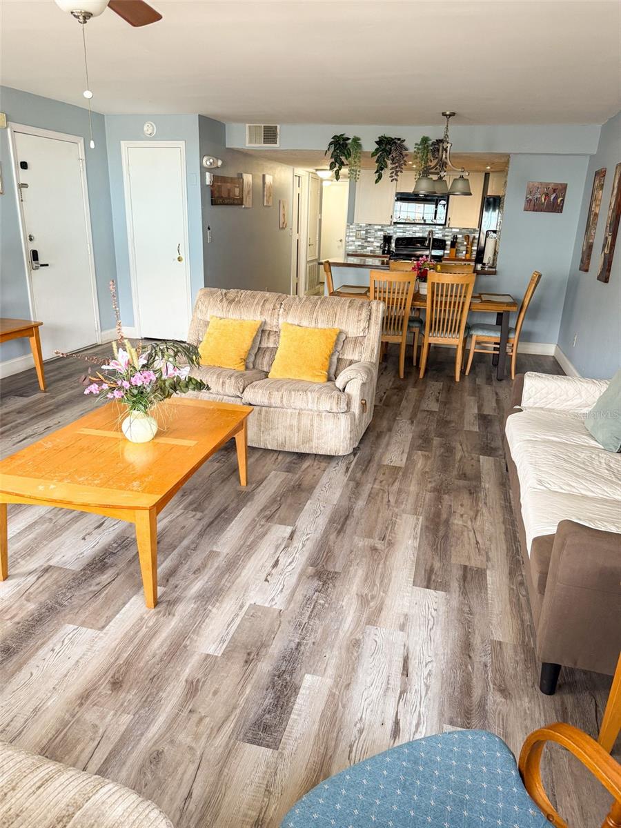 Image 7 of 40 For 2731 Poinciana Boulevard 105