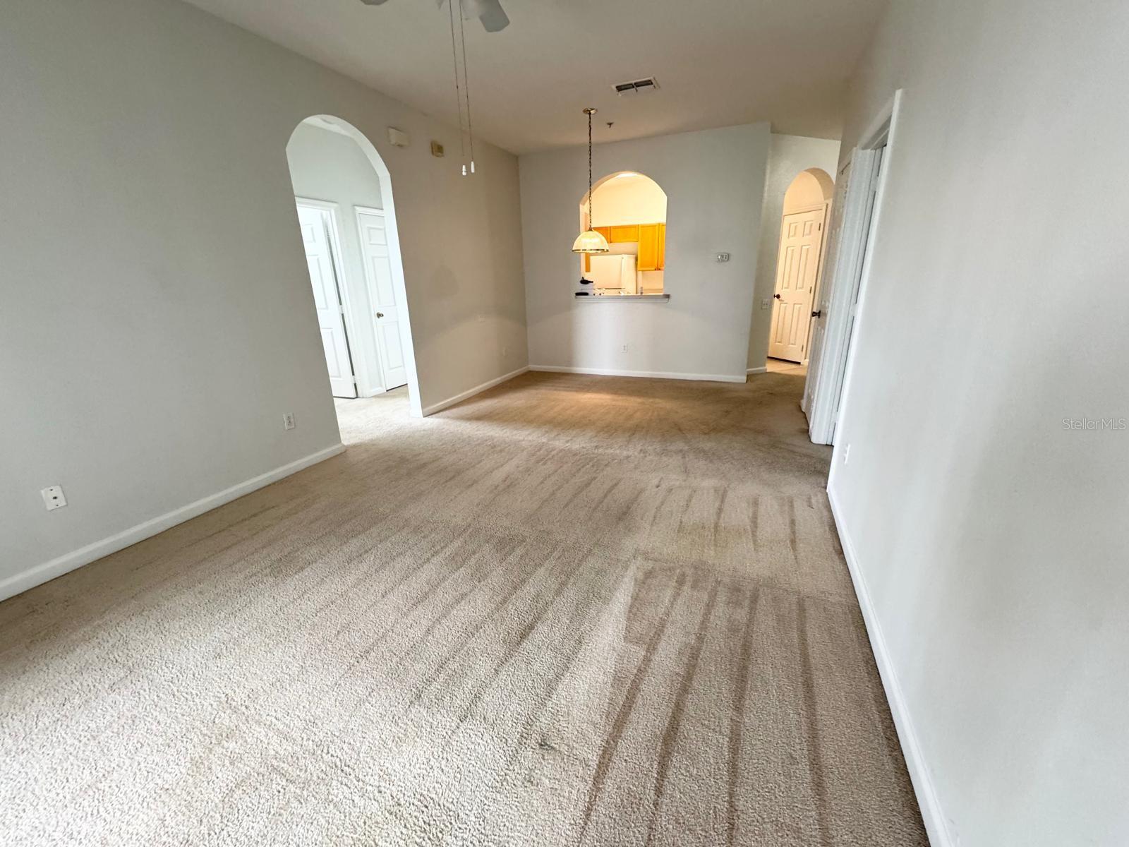 Image 4 of 35 For 8101 Coconut Palm Way 205