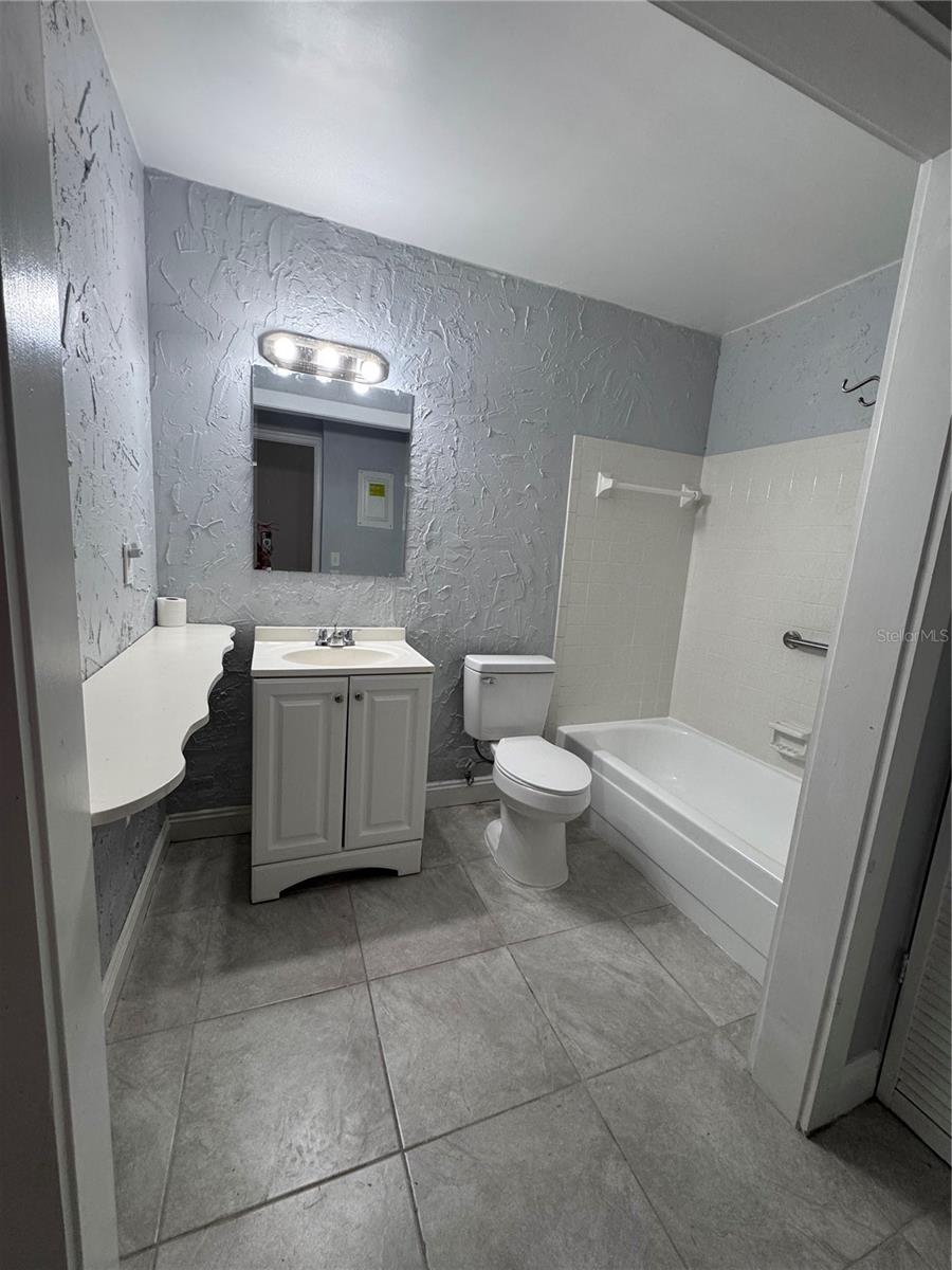 Image 13 of 16 For 100 El Camino Drive 111