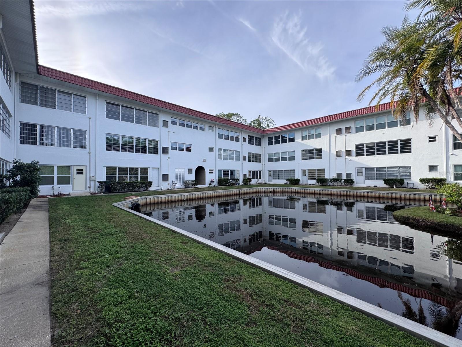 Image 14 of 16 For 100 El Camino Drive 111