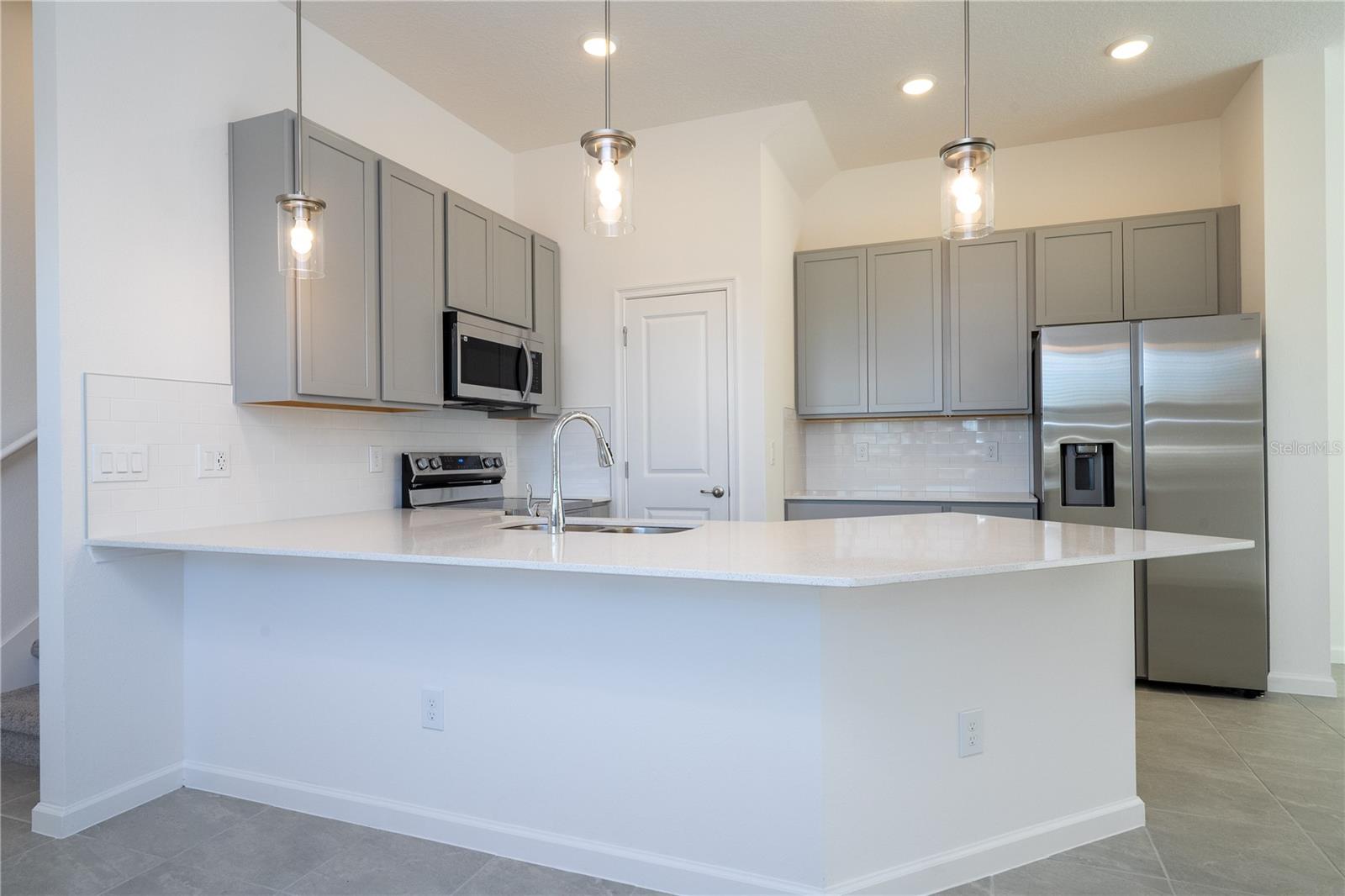 Image 13 of 85 For 10592 Ebb Tide Lane