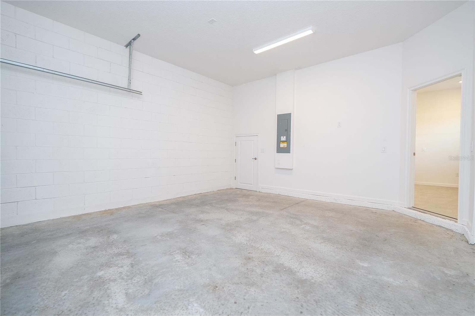 Image 36 of 85 For 10592 Ebb Tide Lane