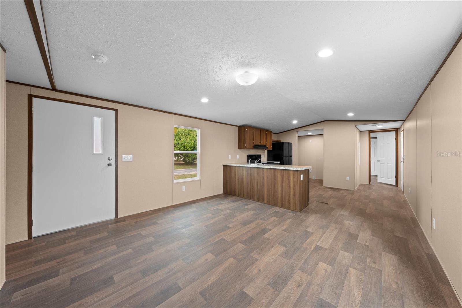 Image 10 of 38 For 411 Lagoon Court