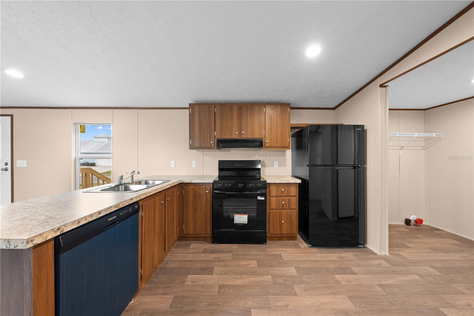 Image 13 of 38 For 411 Lagoon Court