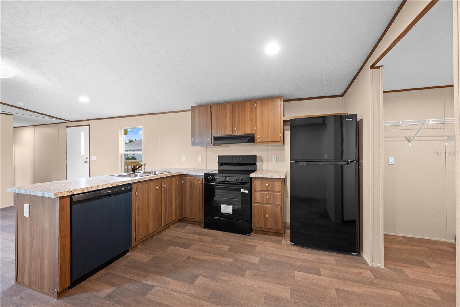 Image 16 of 38 For 411 Lagoon Court