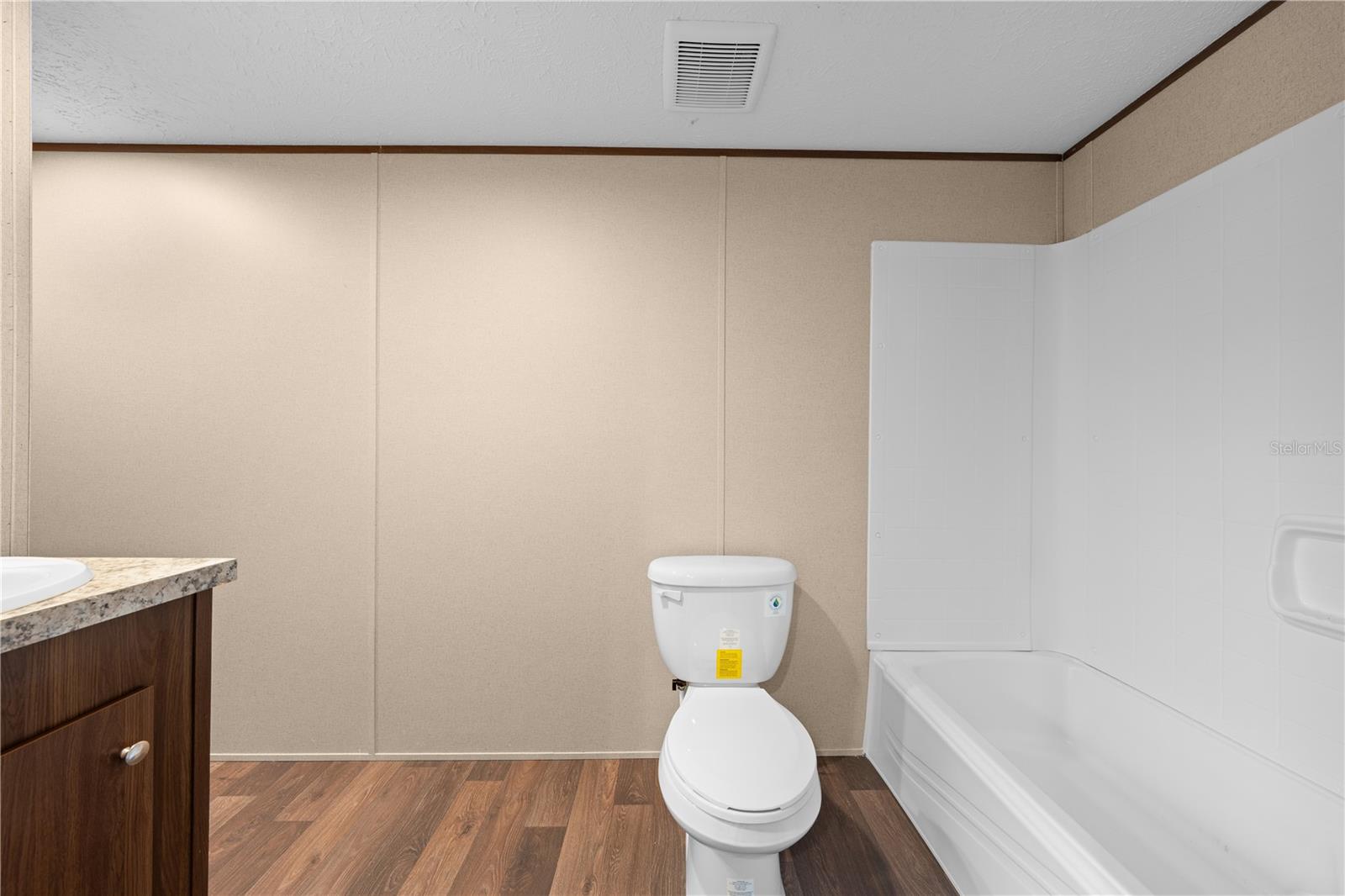 Image 22 of 38 For 411 Lagoon Court