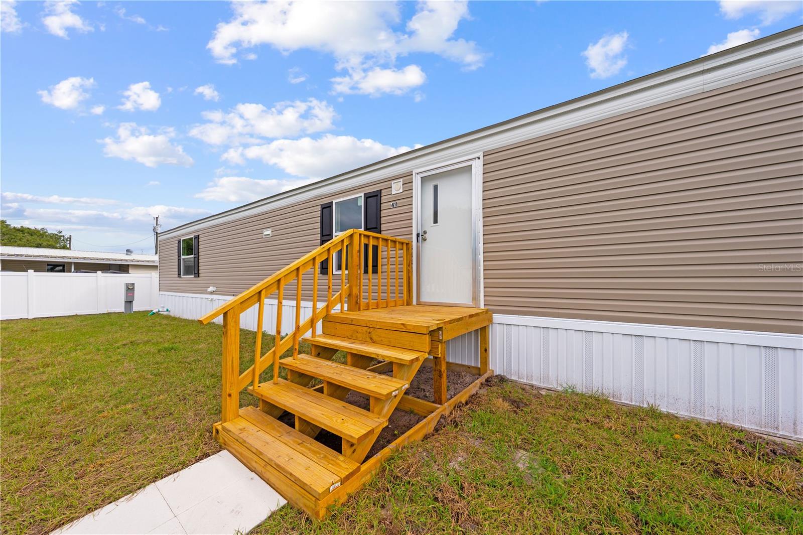 Image 5 of 38 For 411 Lagoon Court