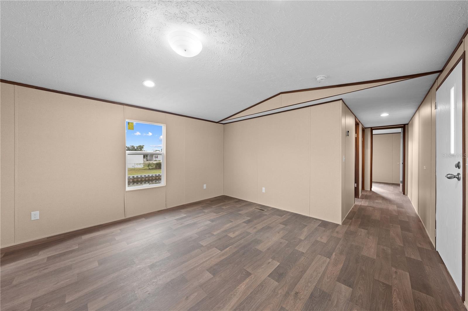 Image 7 of 38 For 411 Lagoon Court