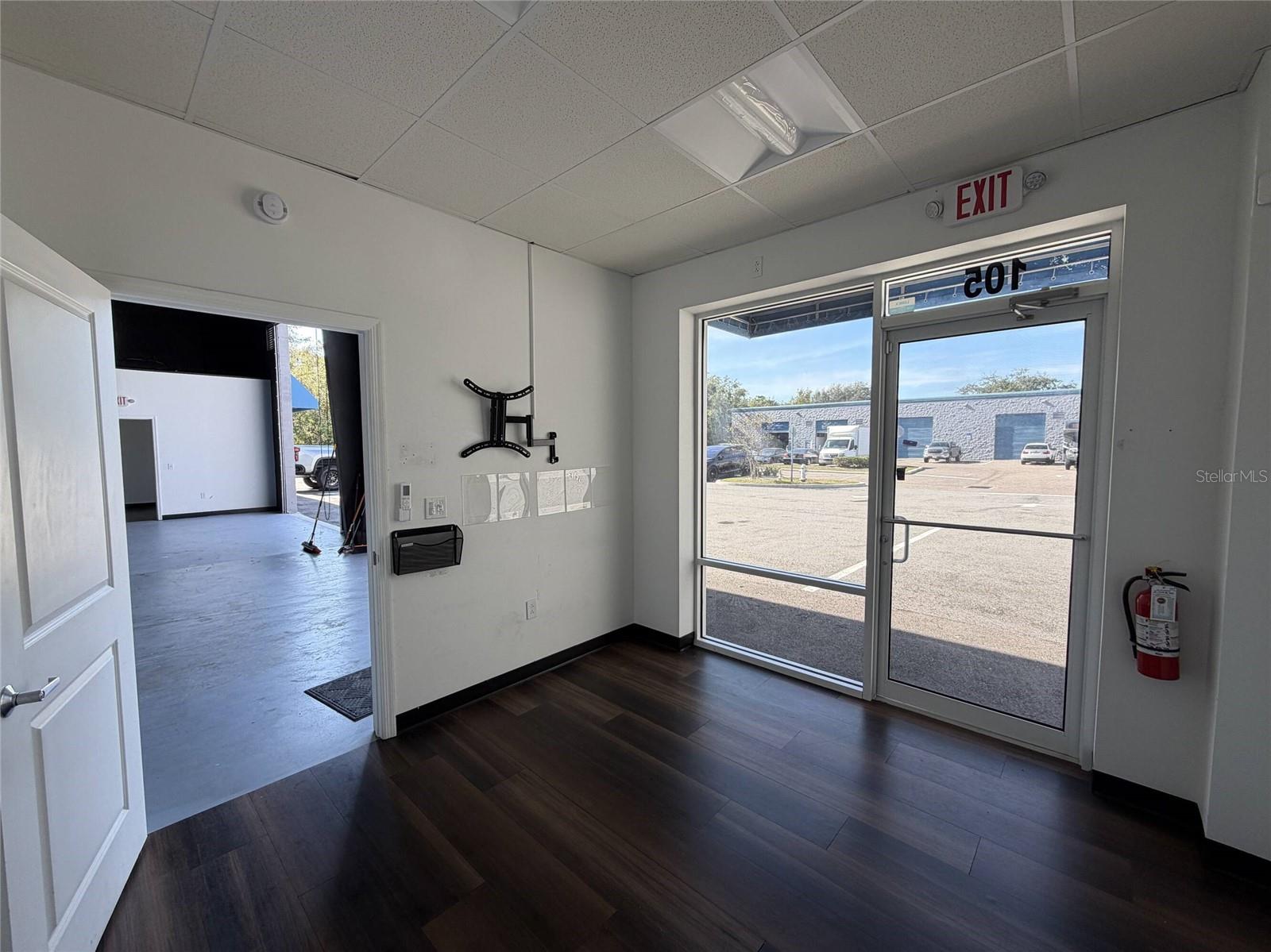 Image 5 of 9 For 1445 Hamlin Avenue 105