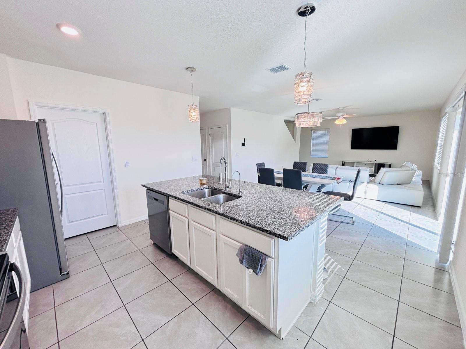 Image 14 of 47 For 5185 Barombi Bend