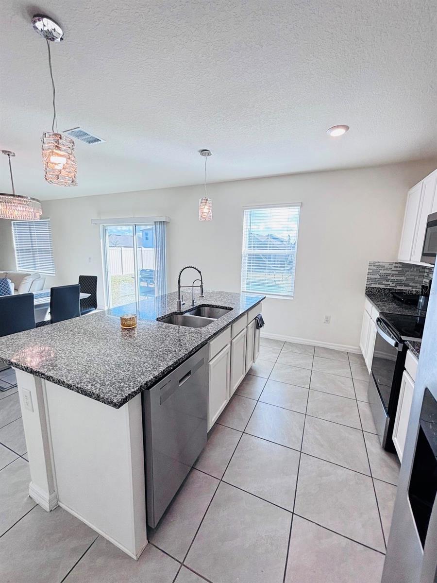 Image 15 of 47 For 5185 Barombi Bend