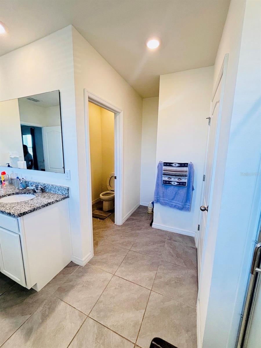 Image 28 of 47 For 5185 Barombi Bend