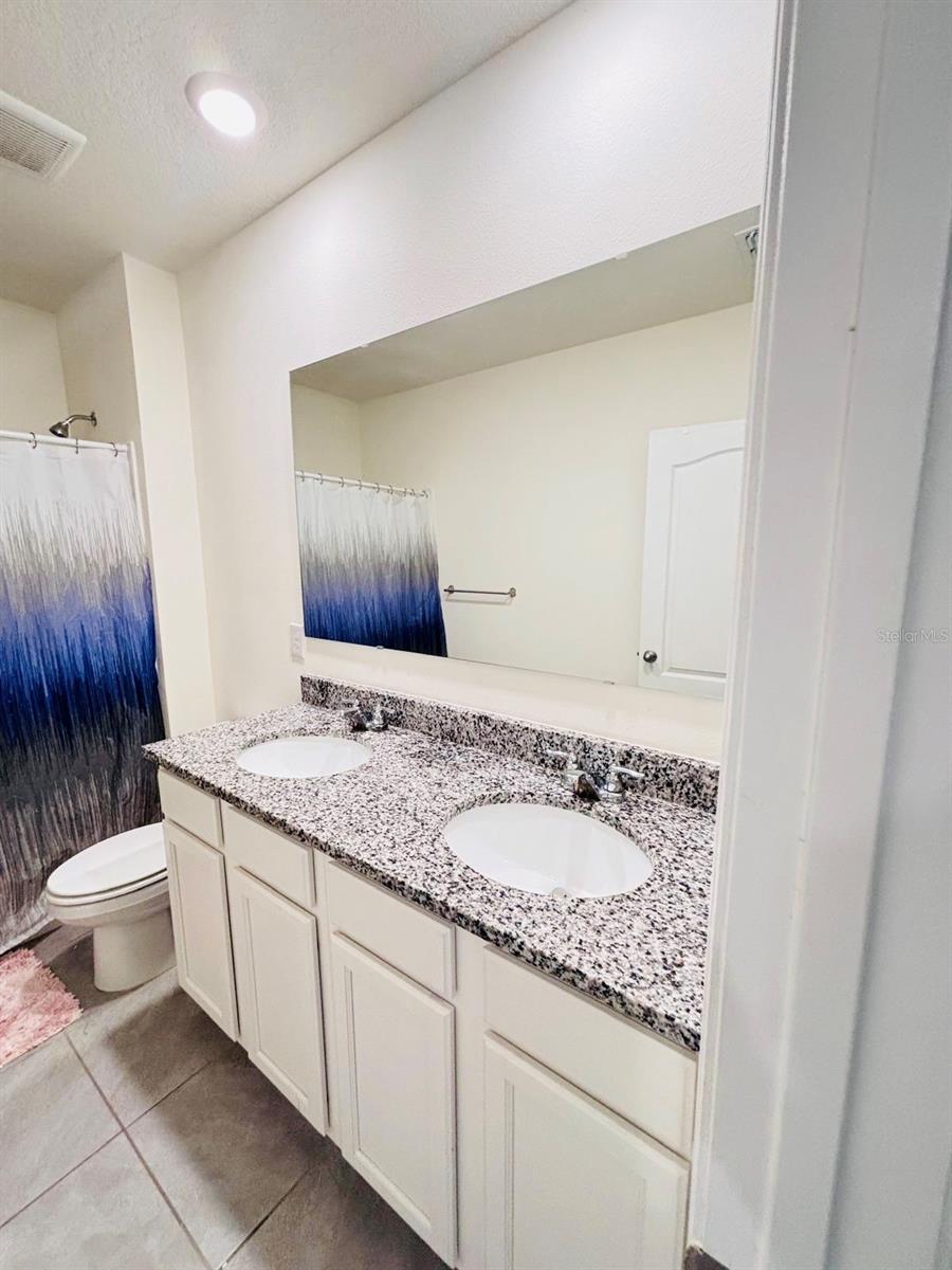 Image 36 of 47 For 5185 Barombi Bend