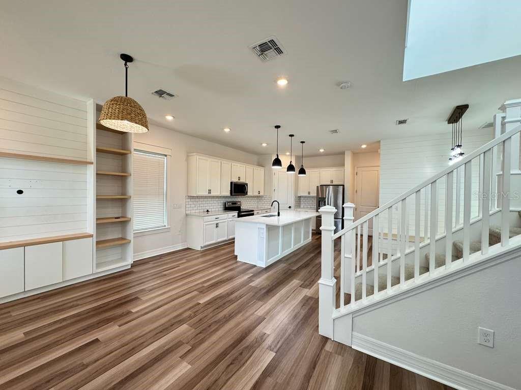 Image 10 of 31 For 15024 Stuttgart Alley