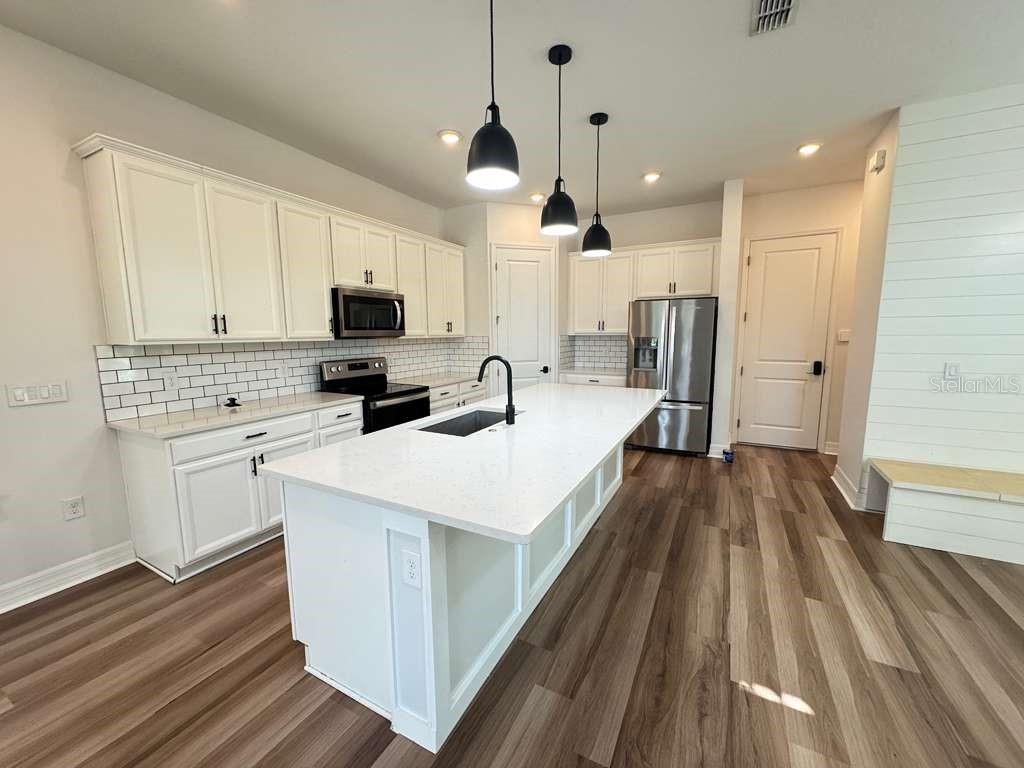 Image 3 of 31 For 15024 Stuttgart Alley