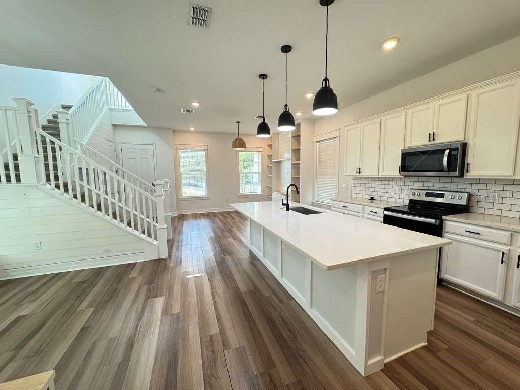 Image 4 of 31 For 15024 Stuttgart Alley