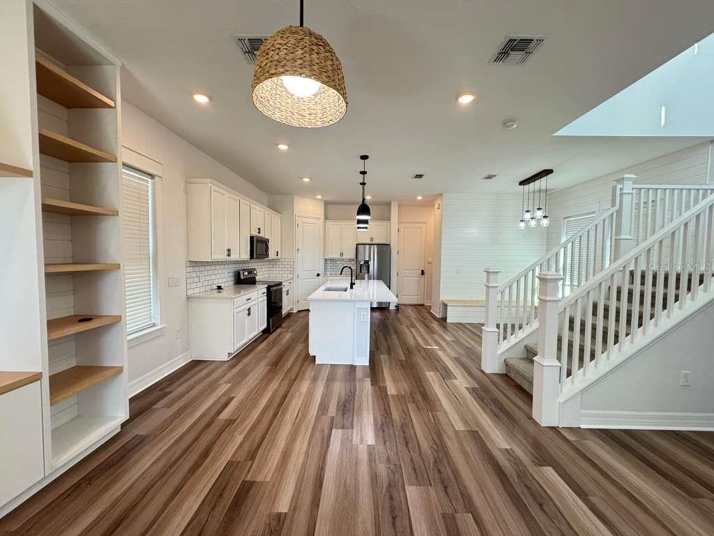 Image 5 of 31 For 15024 Stuttgart Alley