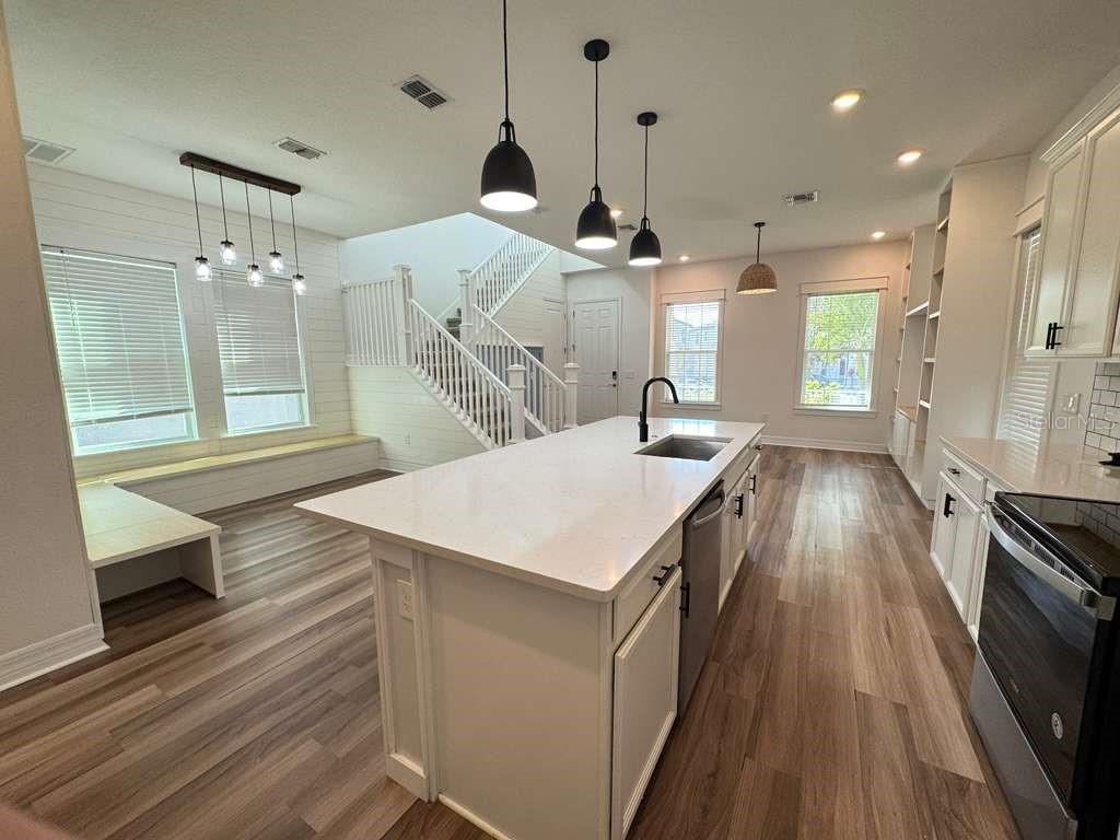 Image 6 of 31 For 15024 Stuttgart Alley