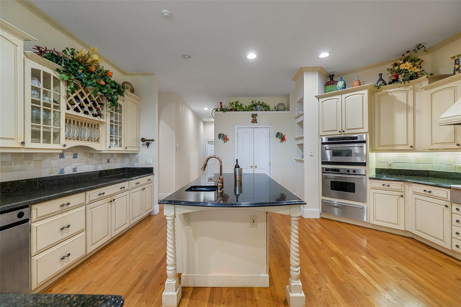 Image 10 of 32 For 3302 Coronet Avenue