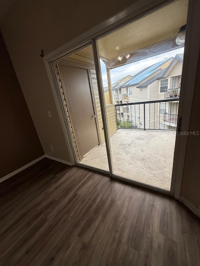 Image 7 of 11 For 1908 Lake Atriums Circle 12