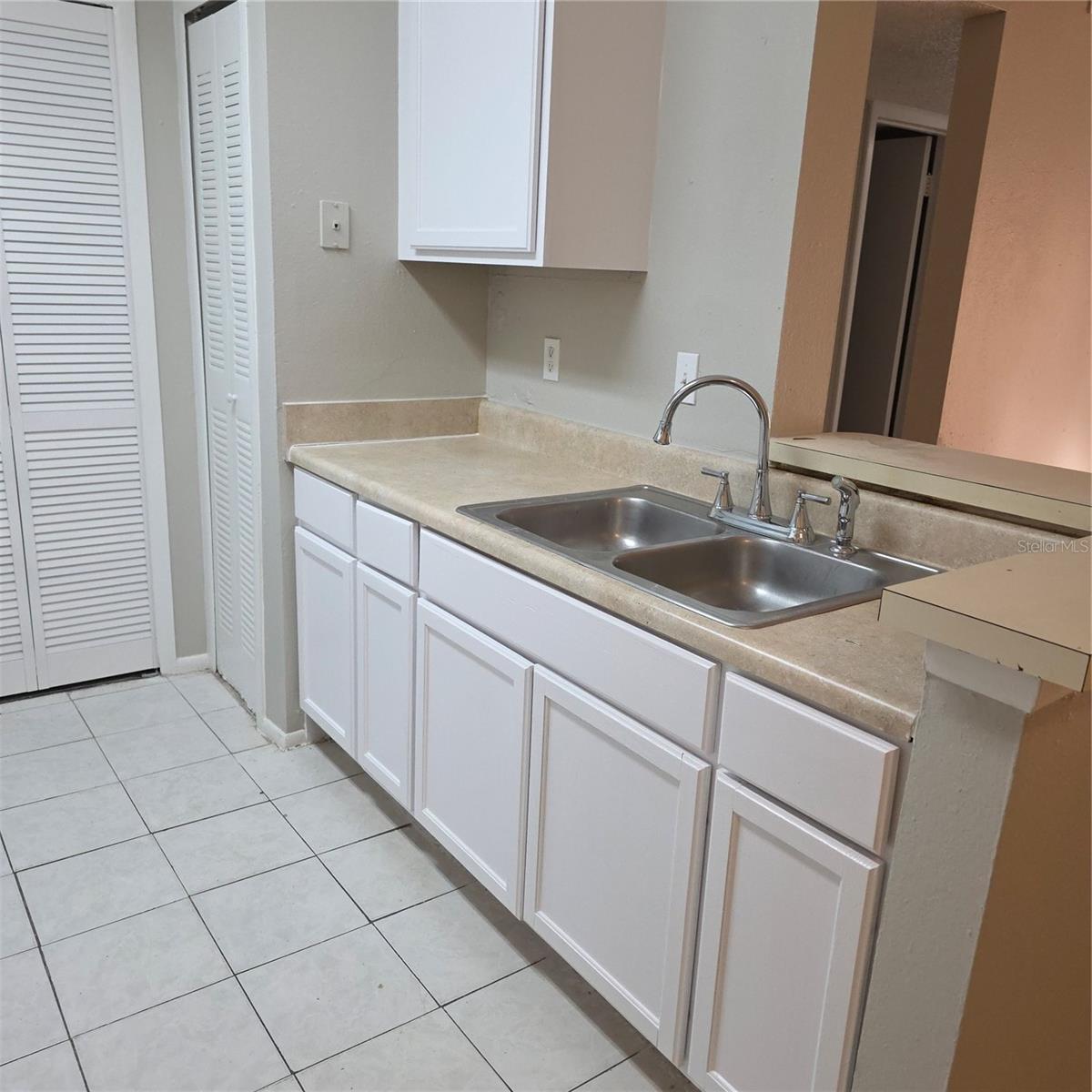 Image 2 of 16 For 2030 Cascades Boulevard 102