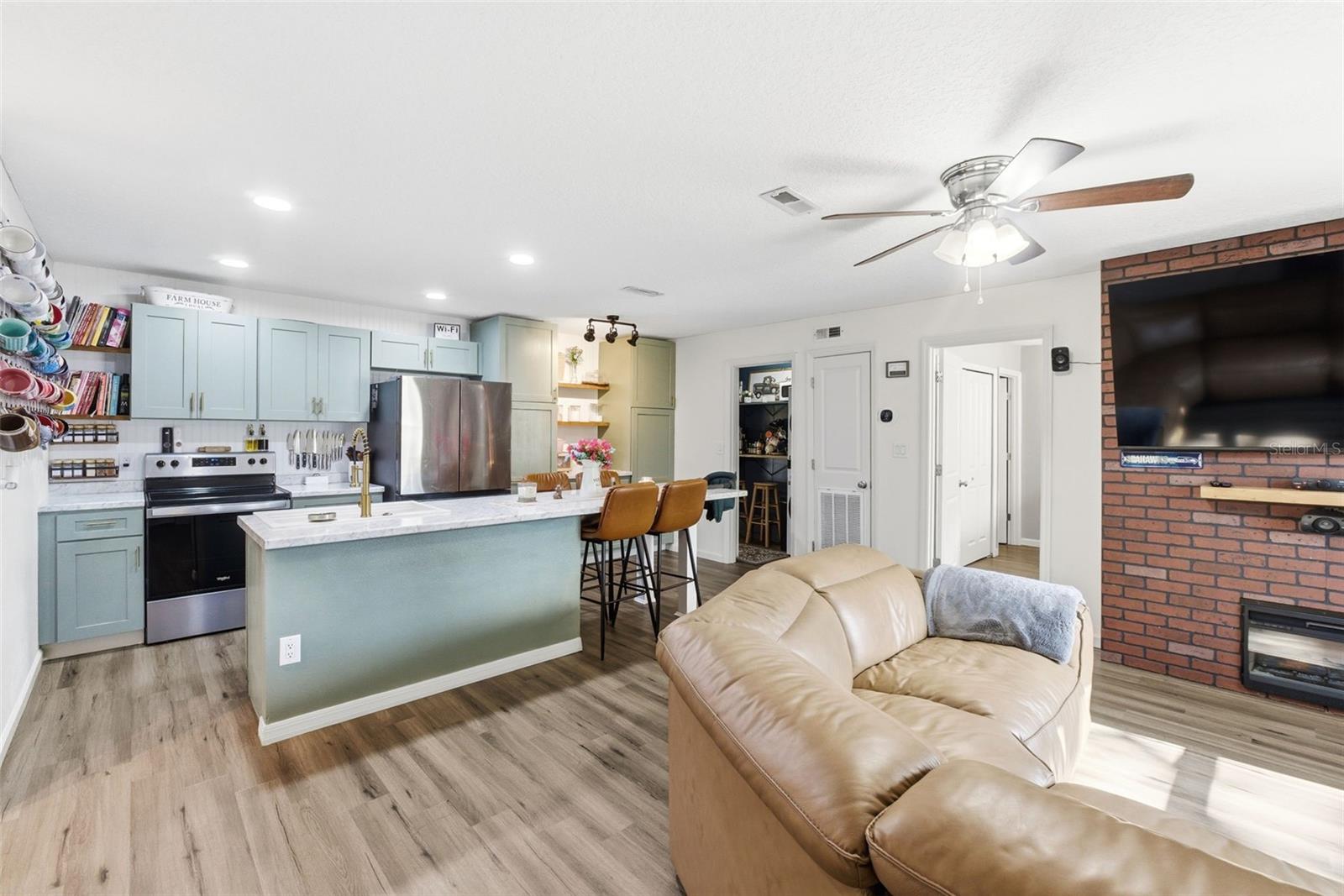 Image 3 of 26 For 2803 Joleen Drive