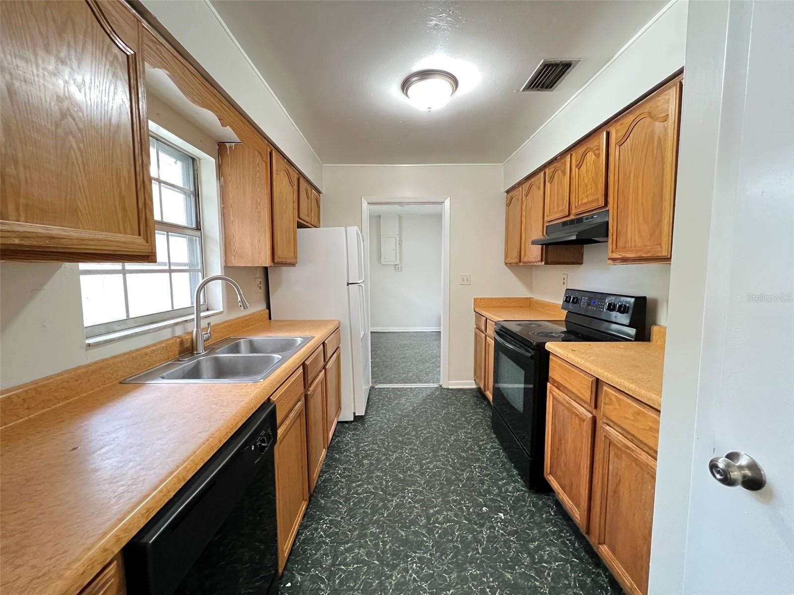 Image 8 of 14 For 775 Park Lane