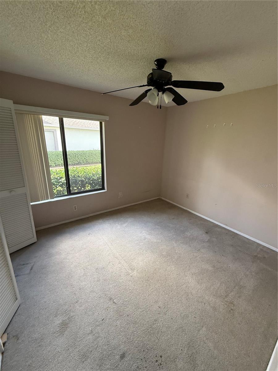 Image 7 of 13 For 34 Lakepointe Circle