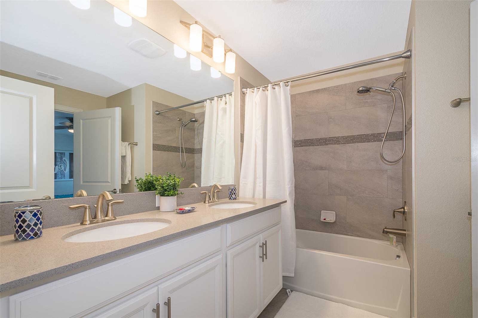 Image 18 of 31 For 4834 Love Storey Lane