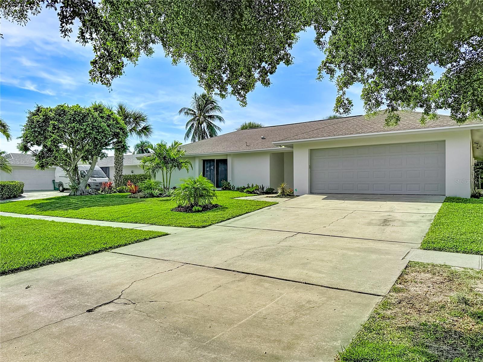 Image 4 of 96 For 620 Barfield Drive