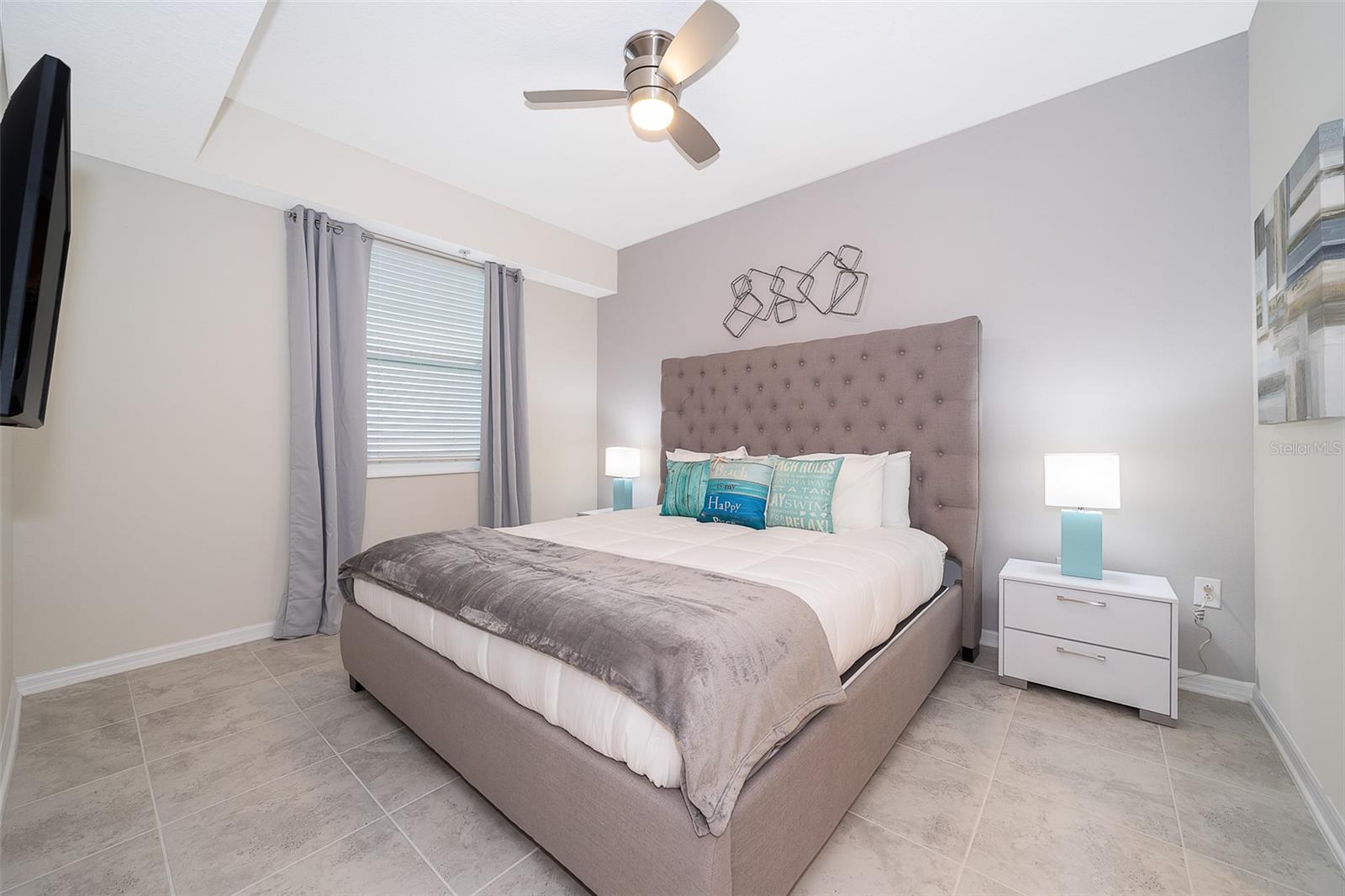 Image 3 of 30 For 3180 Paradox Circle 202