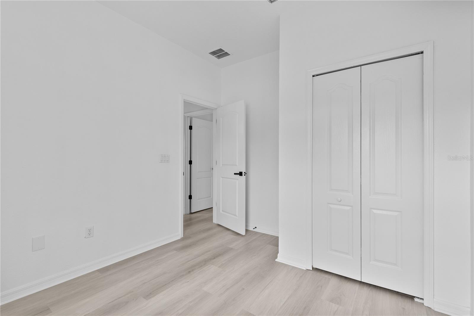 Image 19 of 37 For 4406 Hidden Meadow Drive