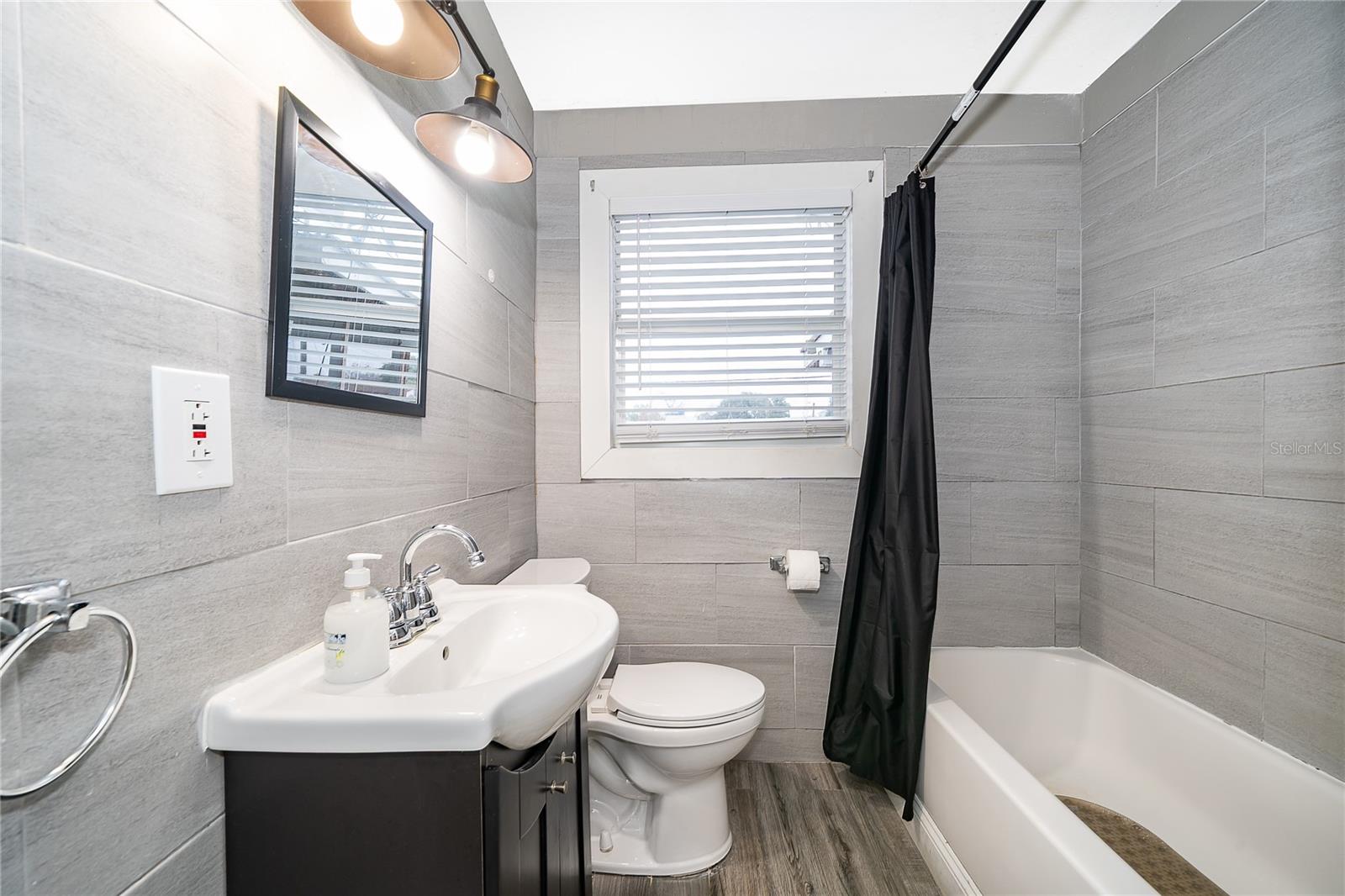 Image 13 of 21 For 417 Capehart Drive