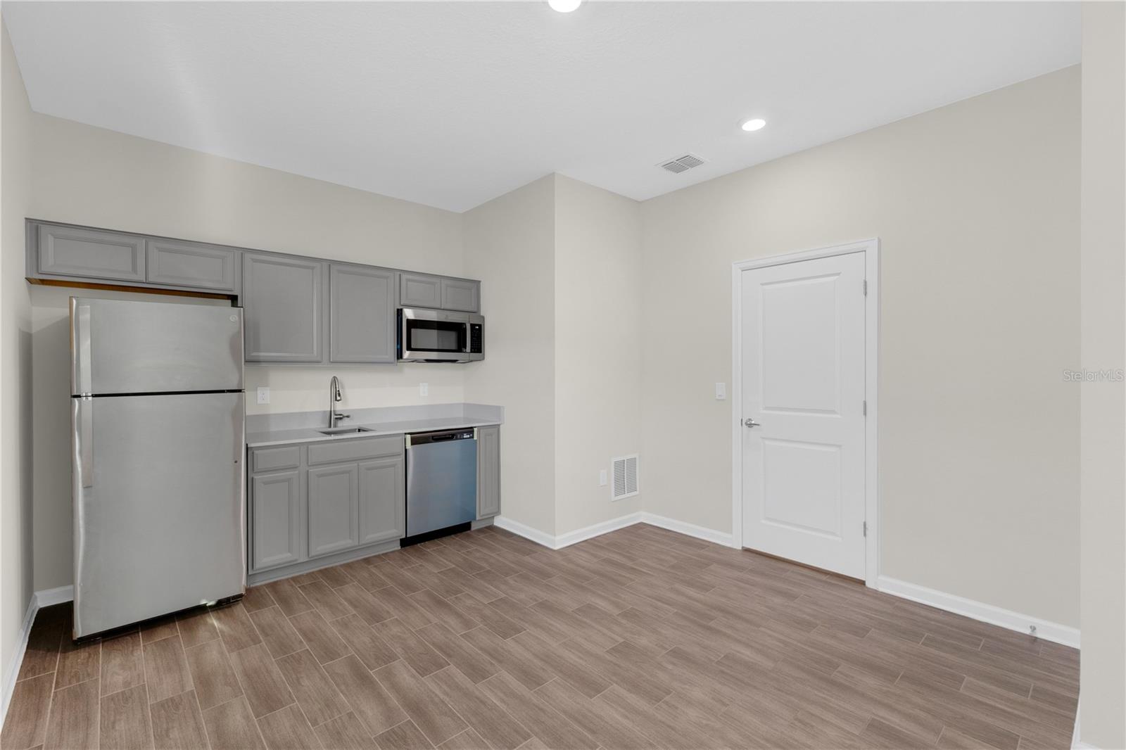 Image 17 of 35 For 4191 Holstein Street