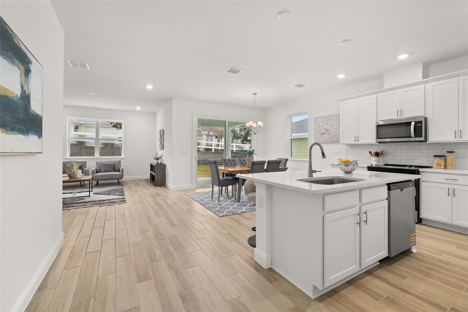 Image 3 of 38 For 995 Fiesta Key Circle