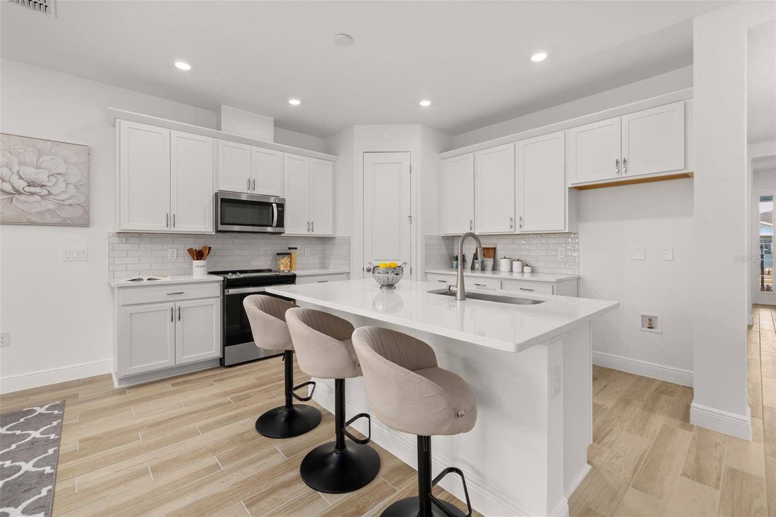 Image 4 of 38 For 995 Fiesta Key Circle