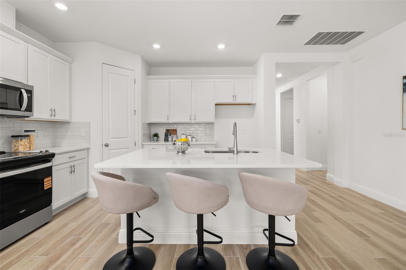 Image 5 of 38 For 995 Fiesta Key Circle