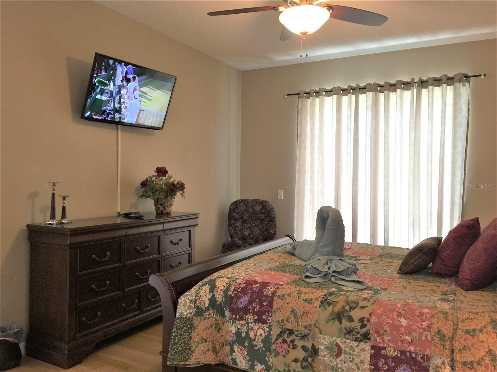 Image 10 of 28 For 949 Lake Berkley Drive