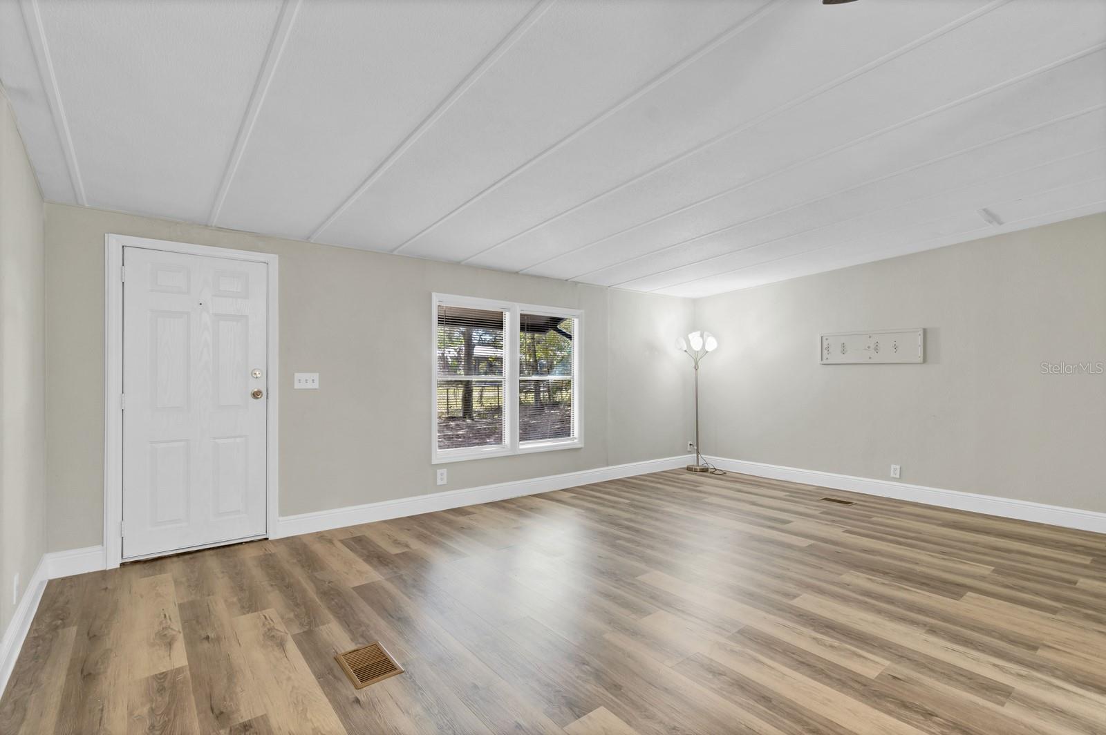 Image 16 of 34 For 4363 Helen Avenue