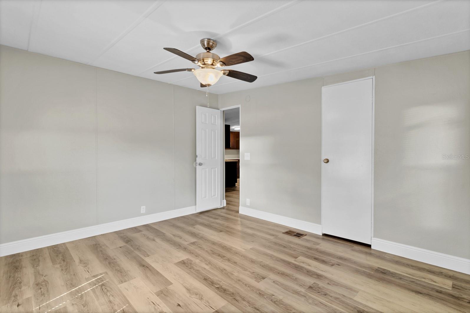 Image 20 of 34 For 4363 Helen Avenue