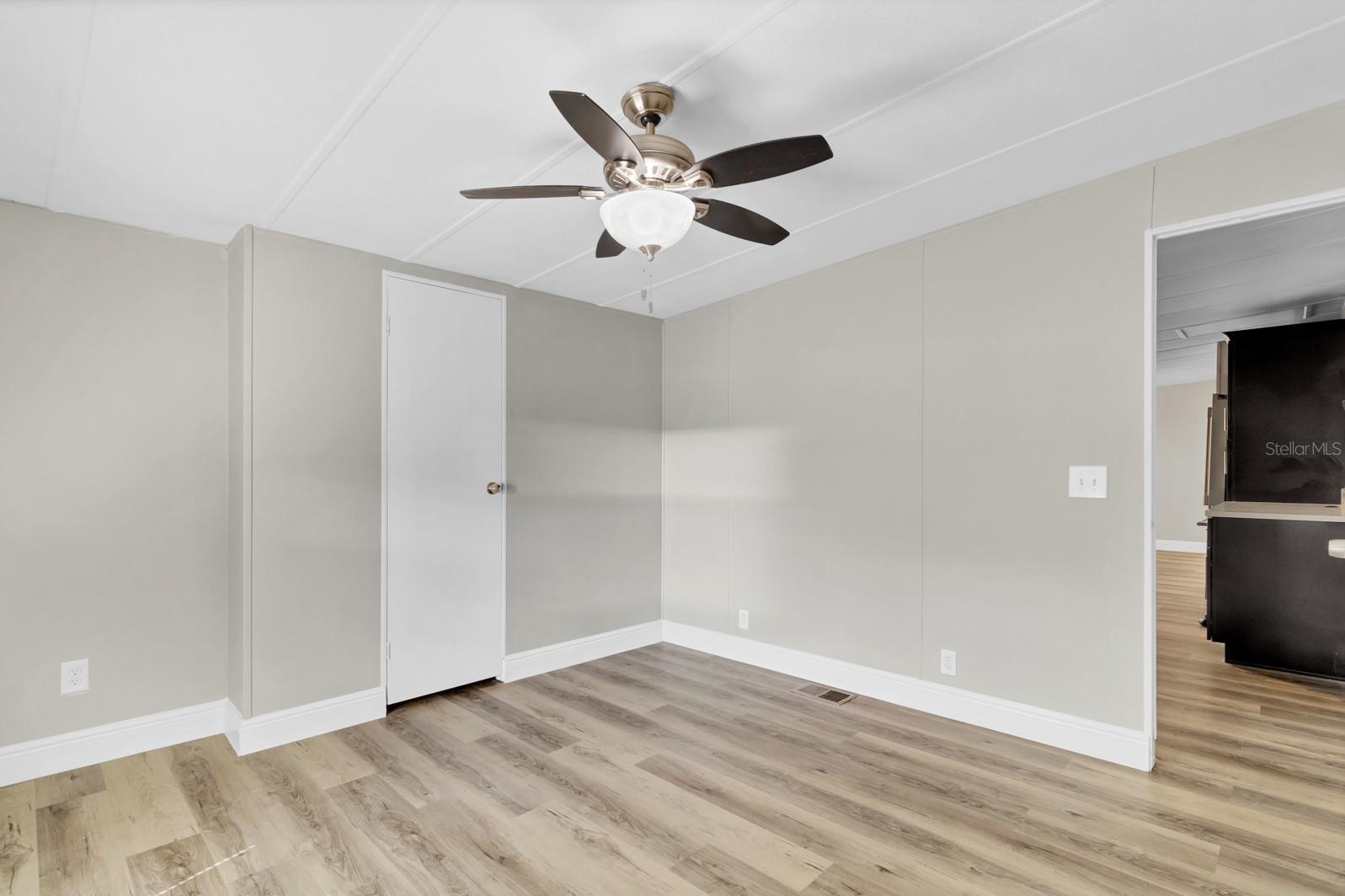 Image 25 of 34 For 4363 Helen Avenue