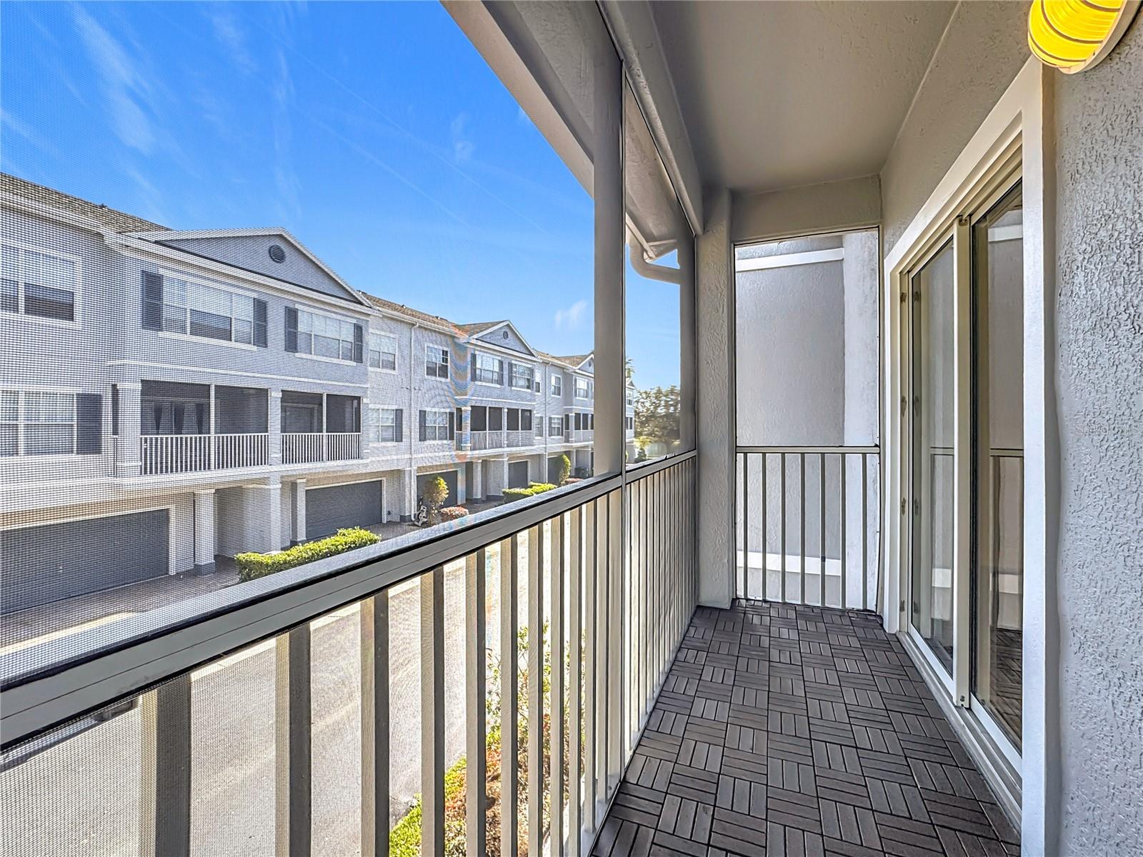 Image 12 of 72 For 2586 Grand Central Parkway 8