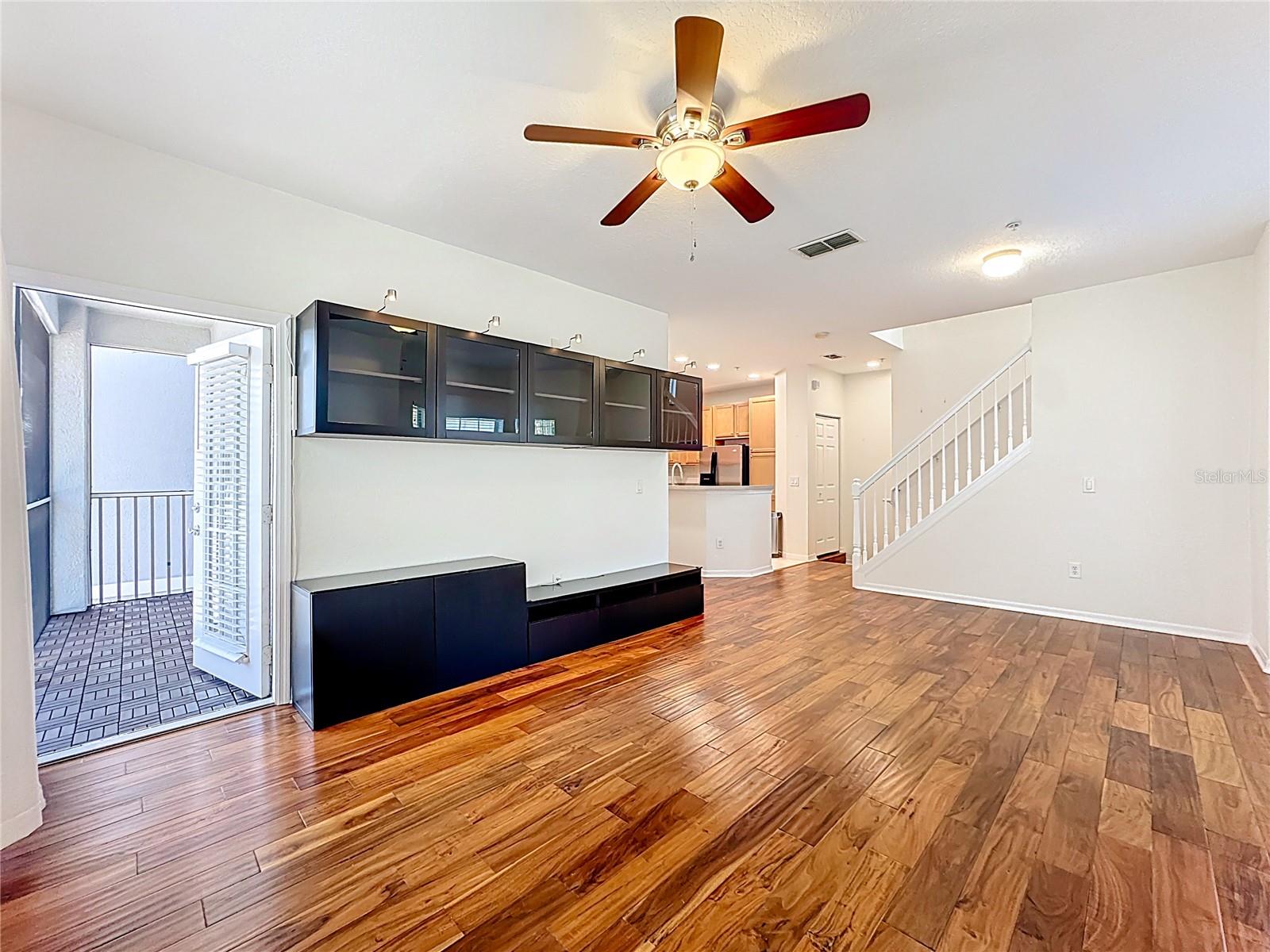 Image 14 of 72 For 2586 Grand Central Parkway 8