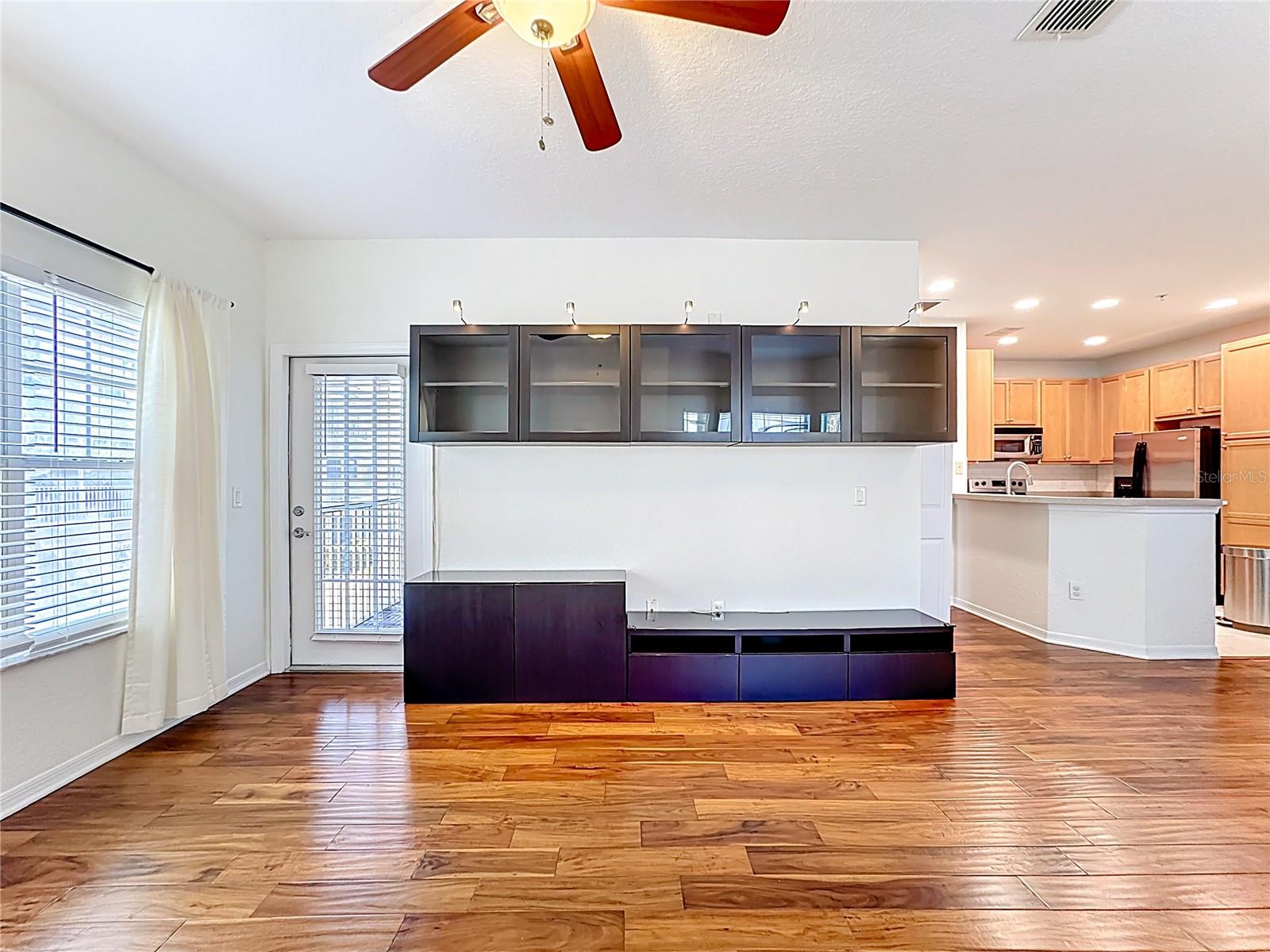 Image 16 of 72 For 2586 Grand Central Parkway 8