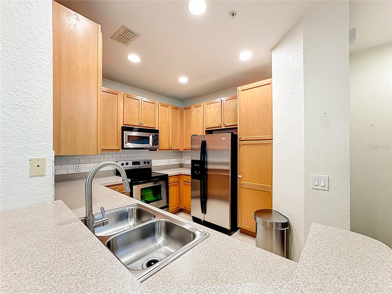 Image 21 of 72 For 2586 Grand Central Parkway 8