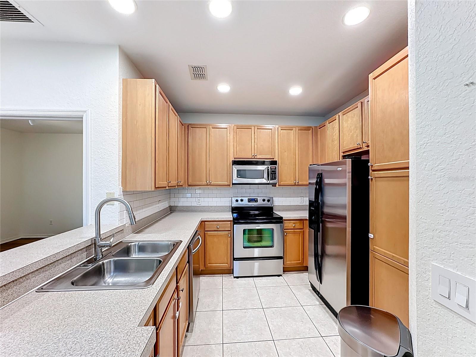 Image 26 of 72 For 2586 Grand Central Parkway 8