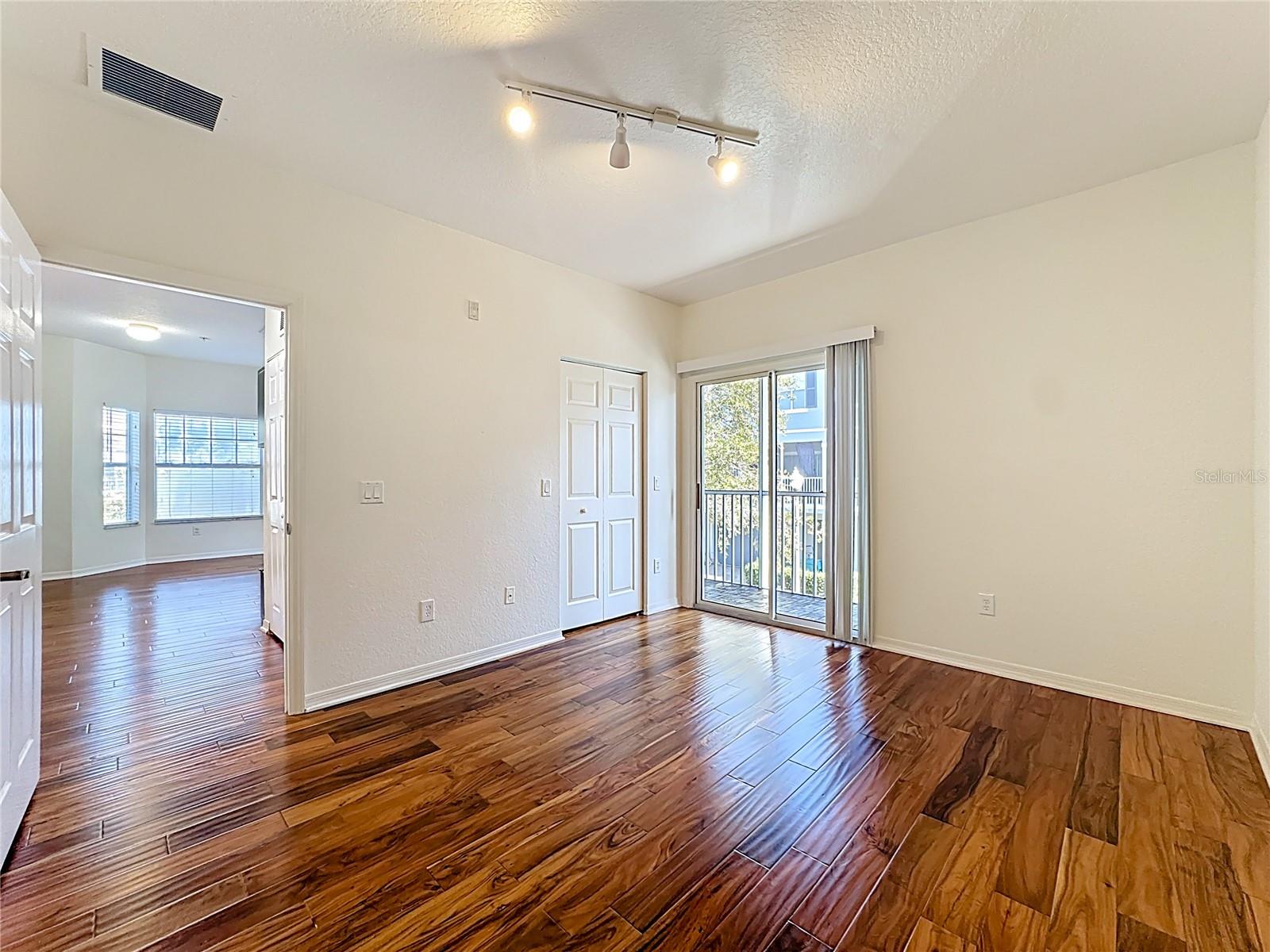 Image 28 of 72 For 2586 Grand Central Parkway 8