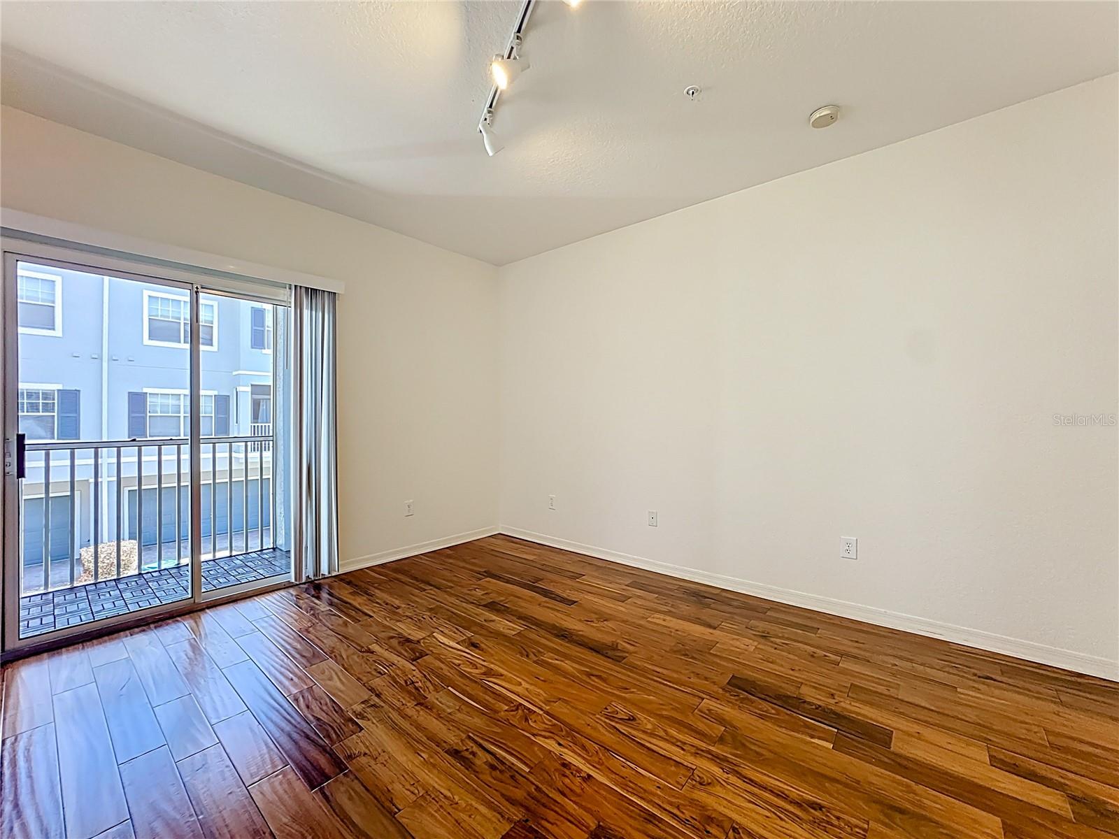 Image 29 of 72 For 2586 Grand Central Parkway 8